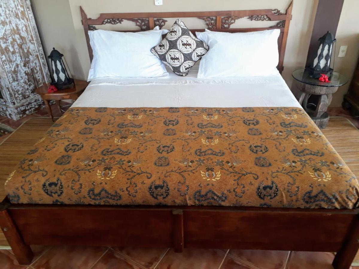 Luxury Suites Vila Indonesia Гаропаба Экстерьер фото
