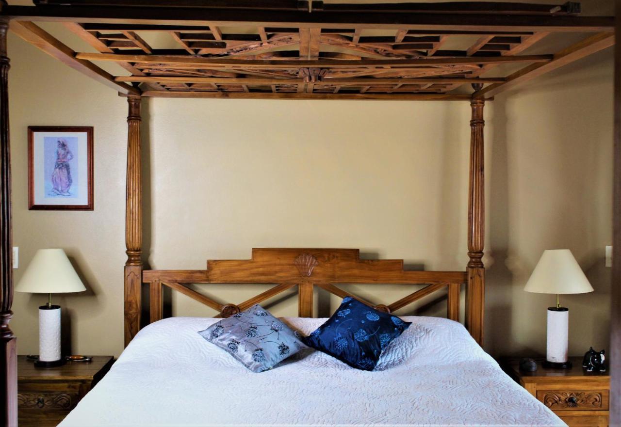 Luxury Suites Vila Indonesia Гаропаба Экстерьер фото